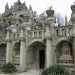...e nel francese Palais Idal, innalzato dal postino Ferdinand Cheval con 100mila pietre che creano elementi antropomorfi e allegorici (foto di: Marine69)